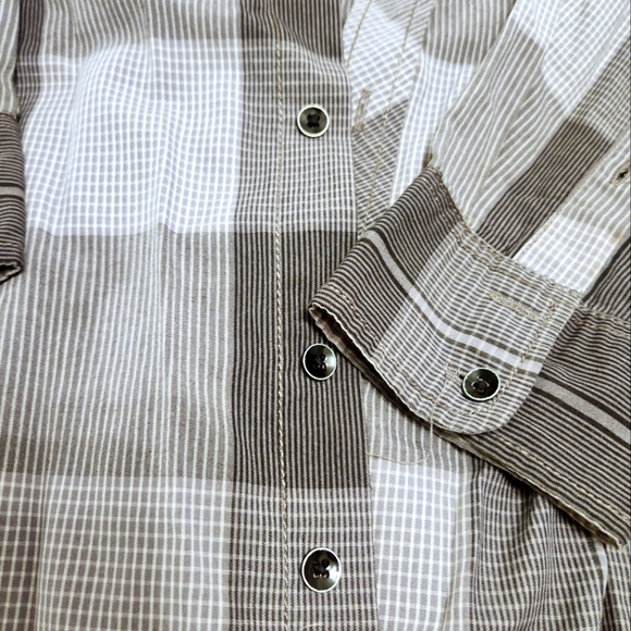 Lightweight men's button down - Picture 2 of 2